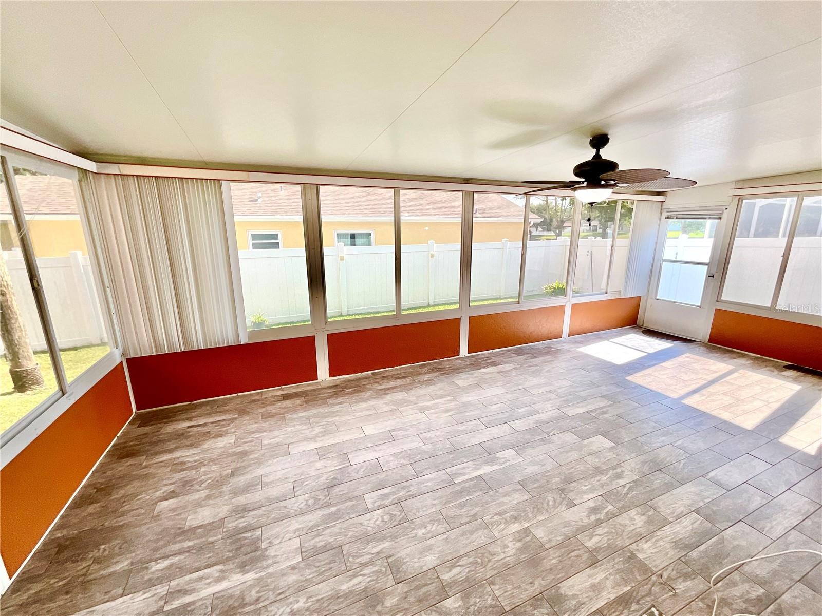 Listing photo id 21 for 6930 Bandura Avenue