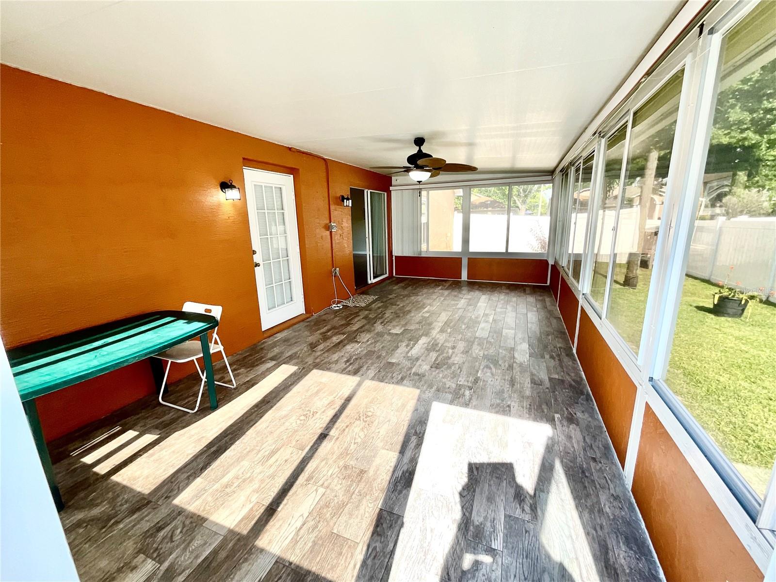 Listing photo id 22 for 6930 Bandura Avenue