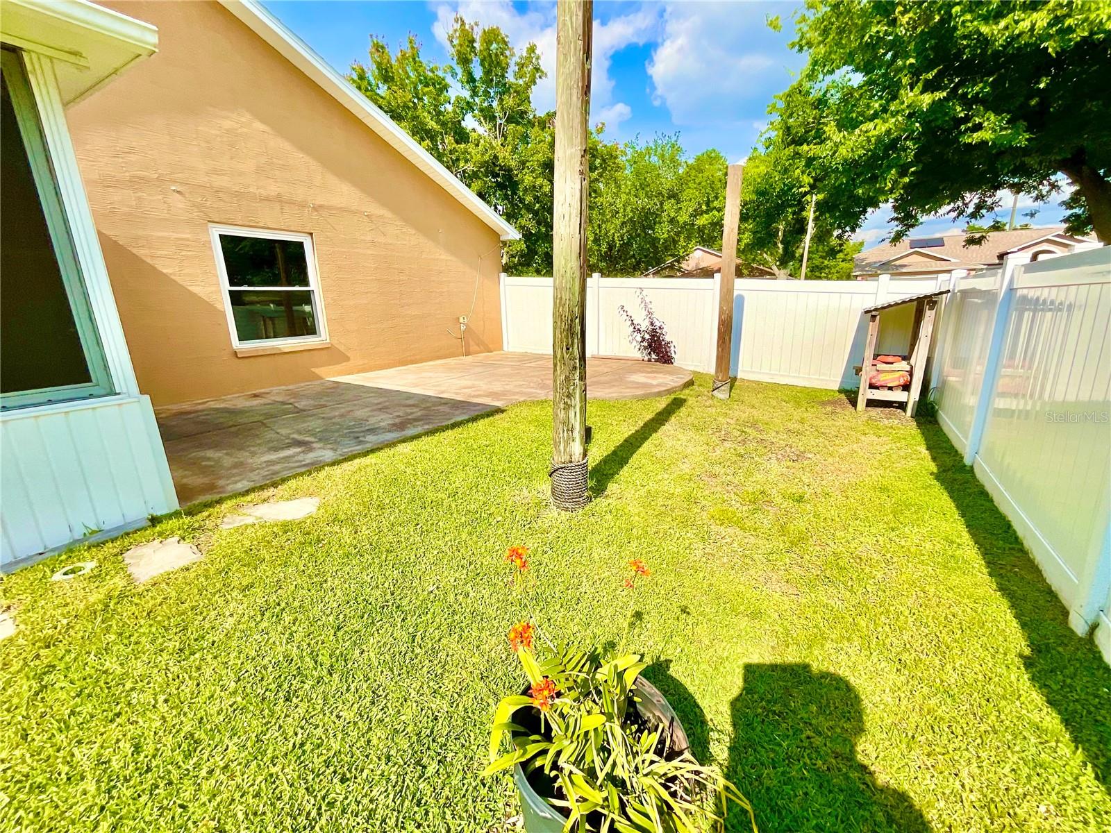 Listing photo id 24 for 6930 Bandura Avenue