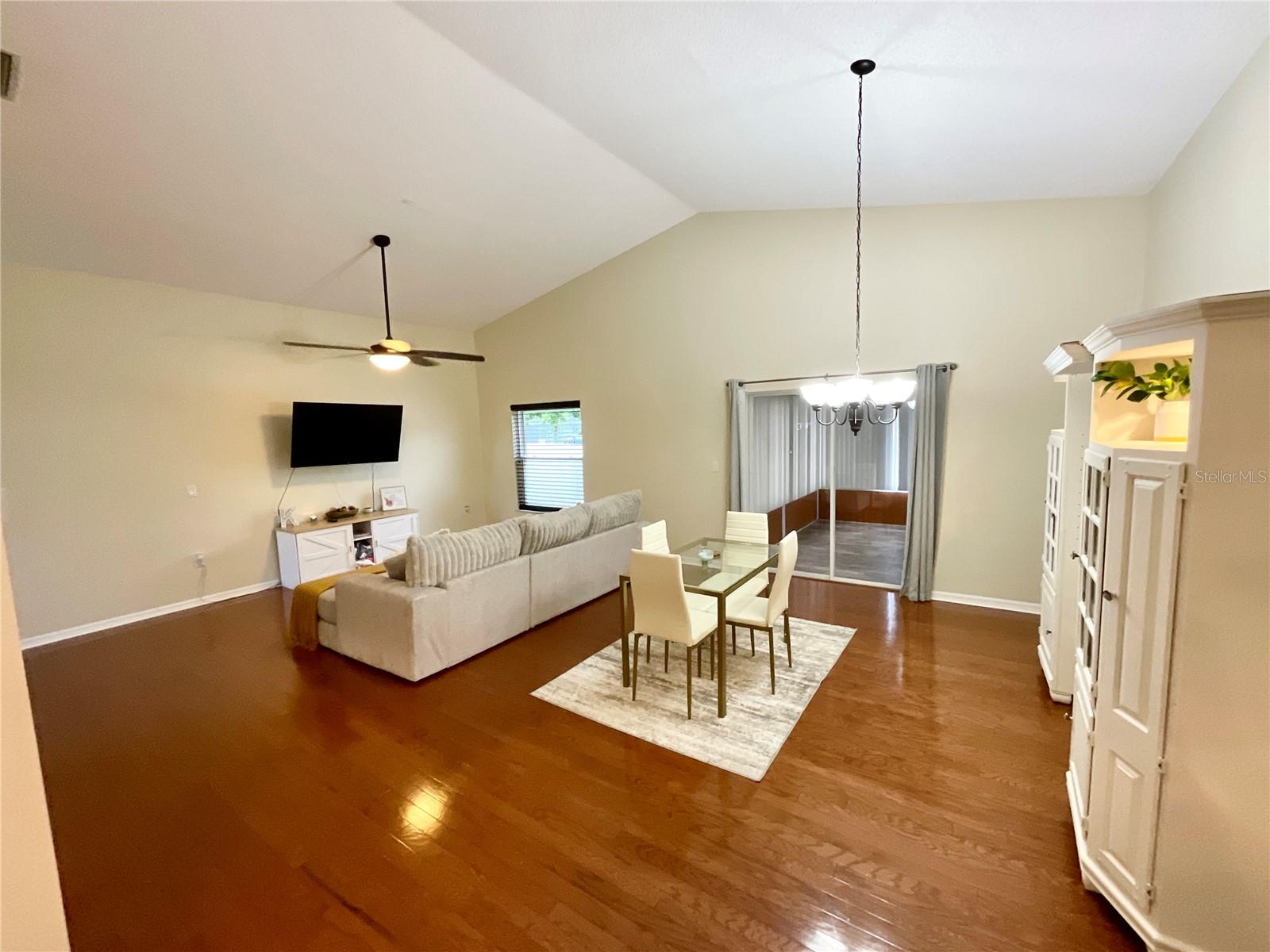 Listing photo id 2 for 6930 Bandura Avenue