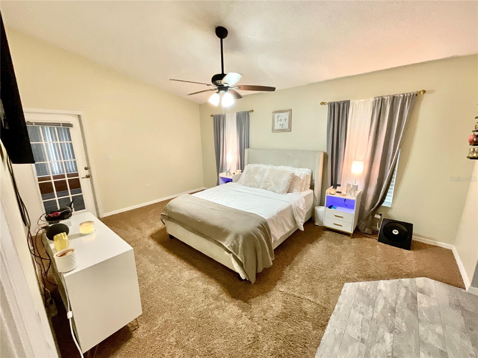 Listing photo id 5 for 6930 Bandura Avenue
