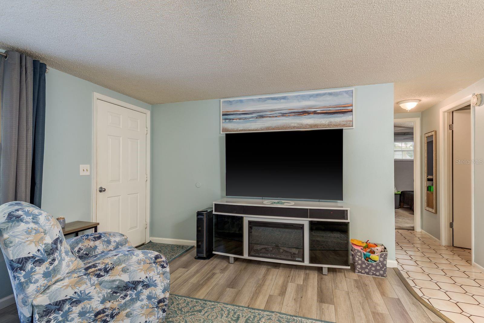 Image 5 of 28 For 7901 Marlboro Drive