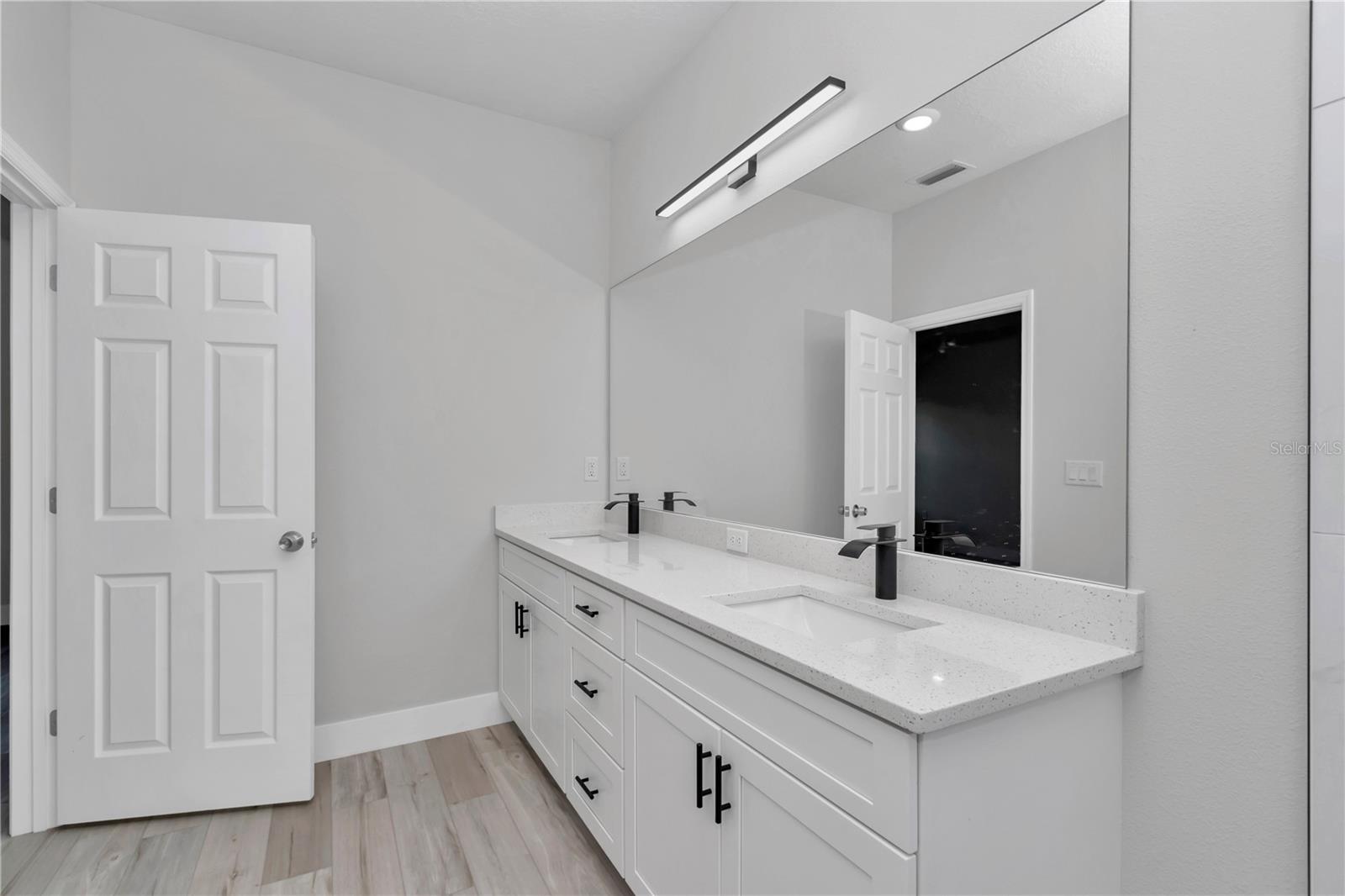 Image 26 of 46 For 2705 Royal Palm Drive