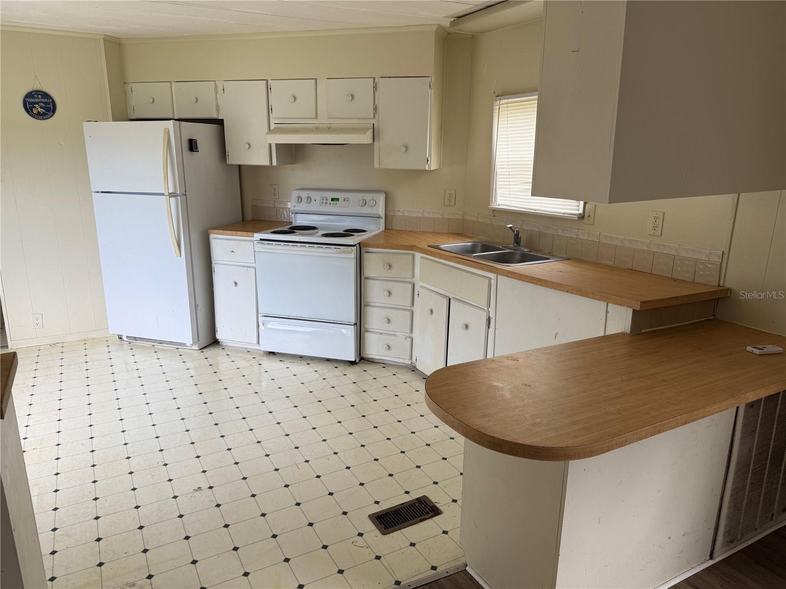 Image 2 of 10 For 7135 Florestate Drive