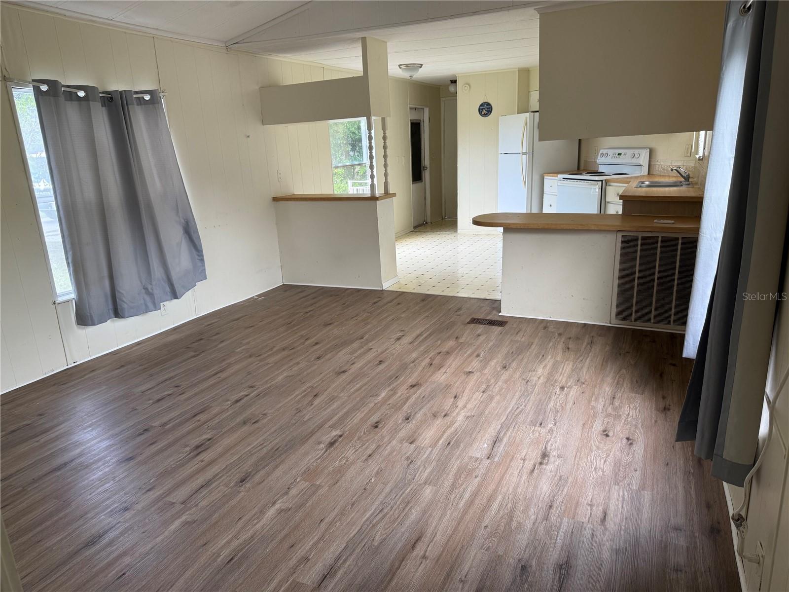 Image 3 of 10 For 7135 Florestate Drive