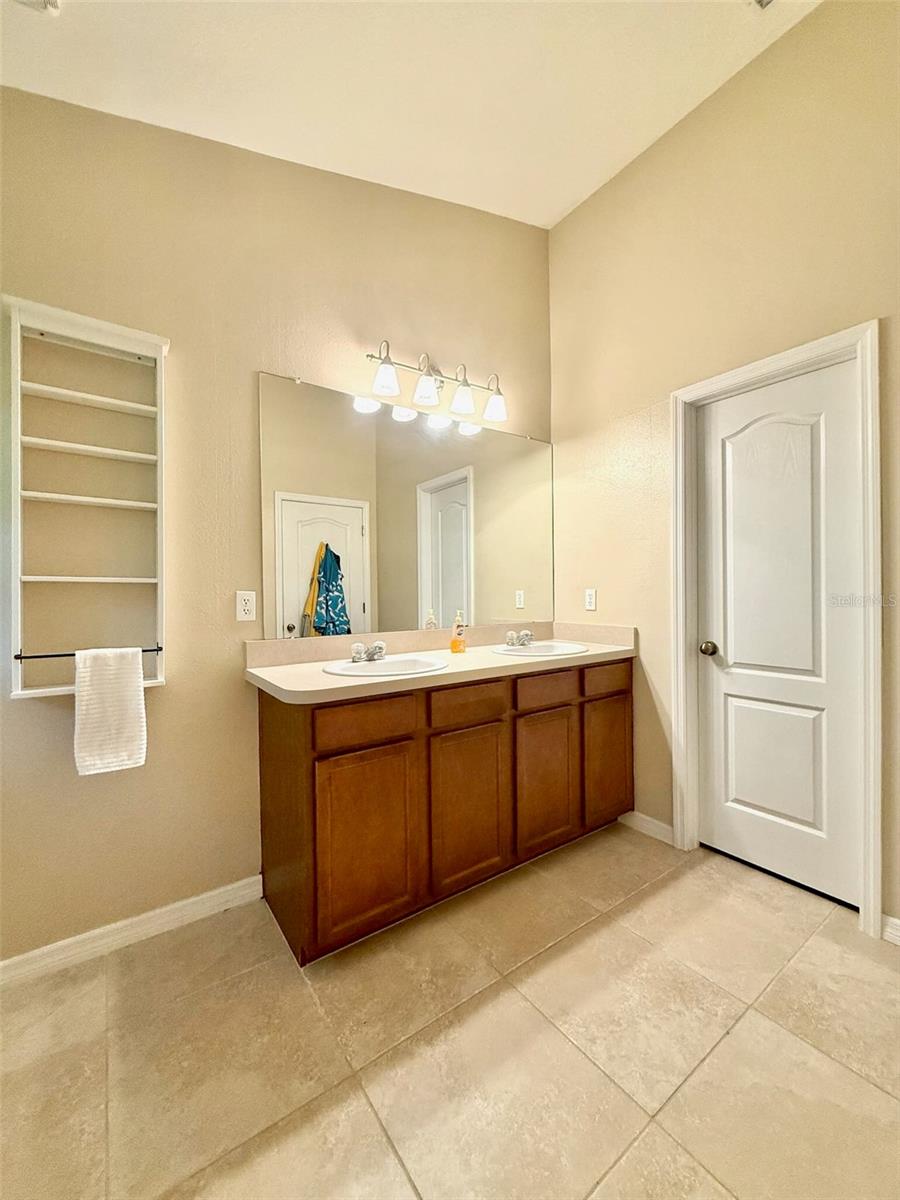 Image 19 of 26 For 7543 Red Mill Circle Circle