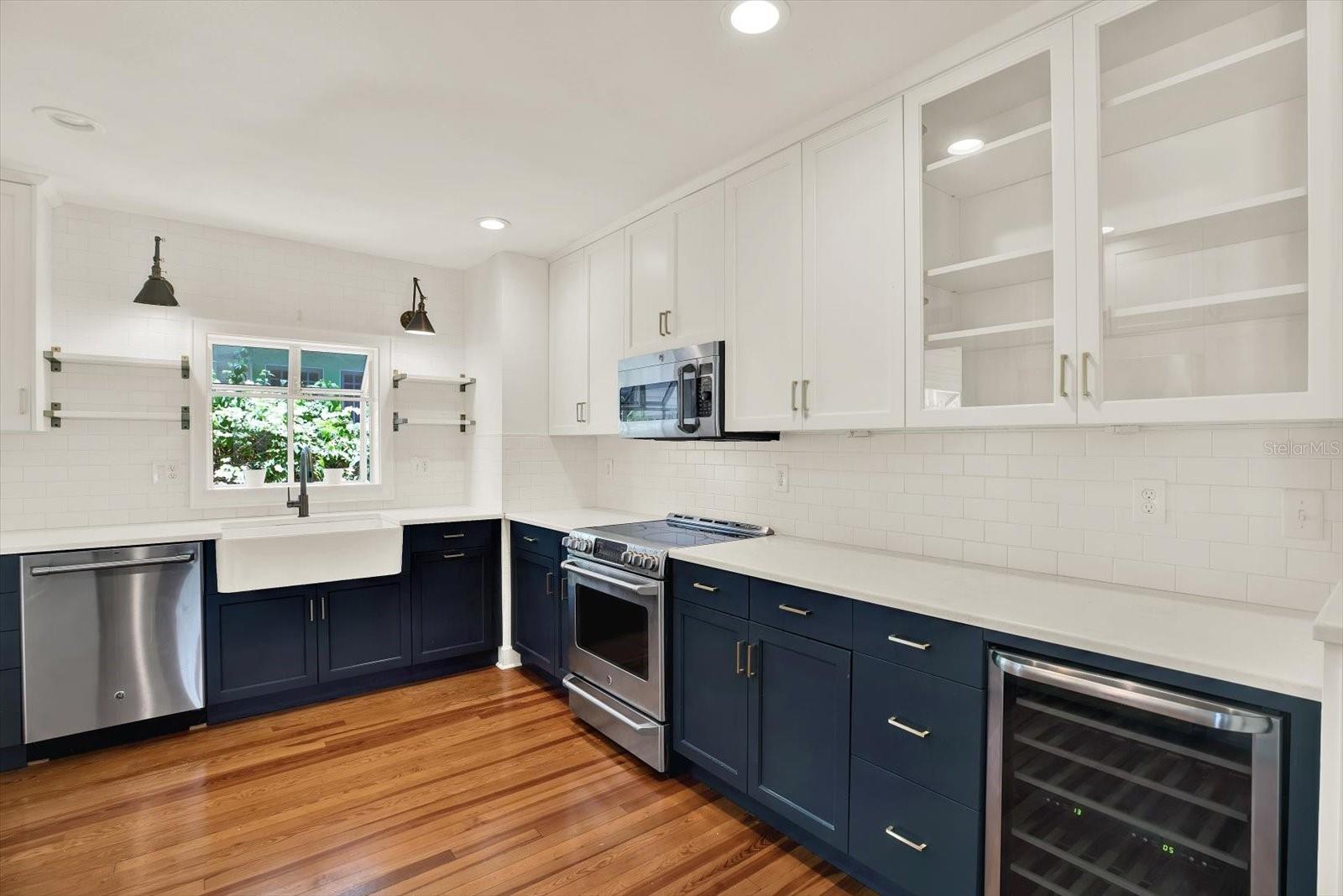 Listing photo id 11 for 258 14th Avenue Ne