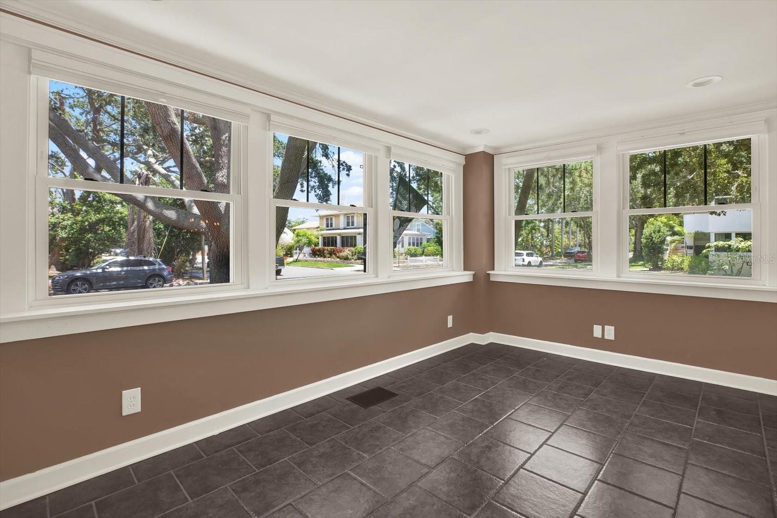 Listing photo id 18 for 258 14th Avenue Ne