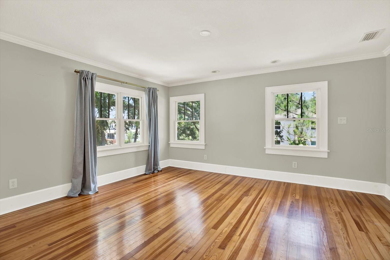 Listing photo id 23 for 258 14th Avenue Ne
