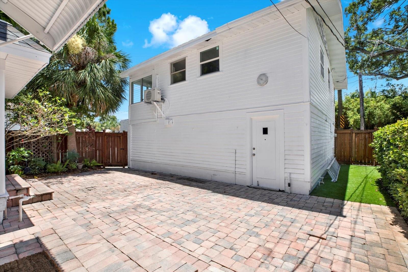 Listing photo id 33 for 258 14th Avenue Ne