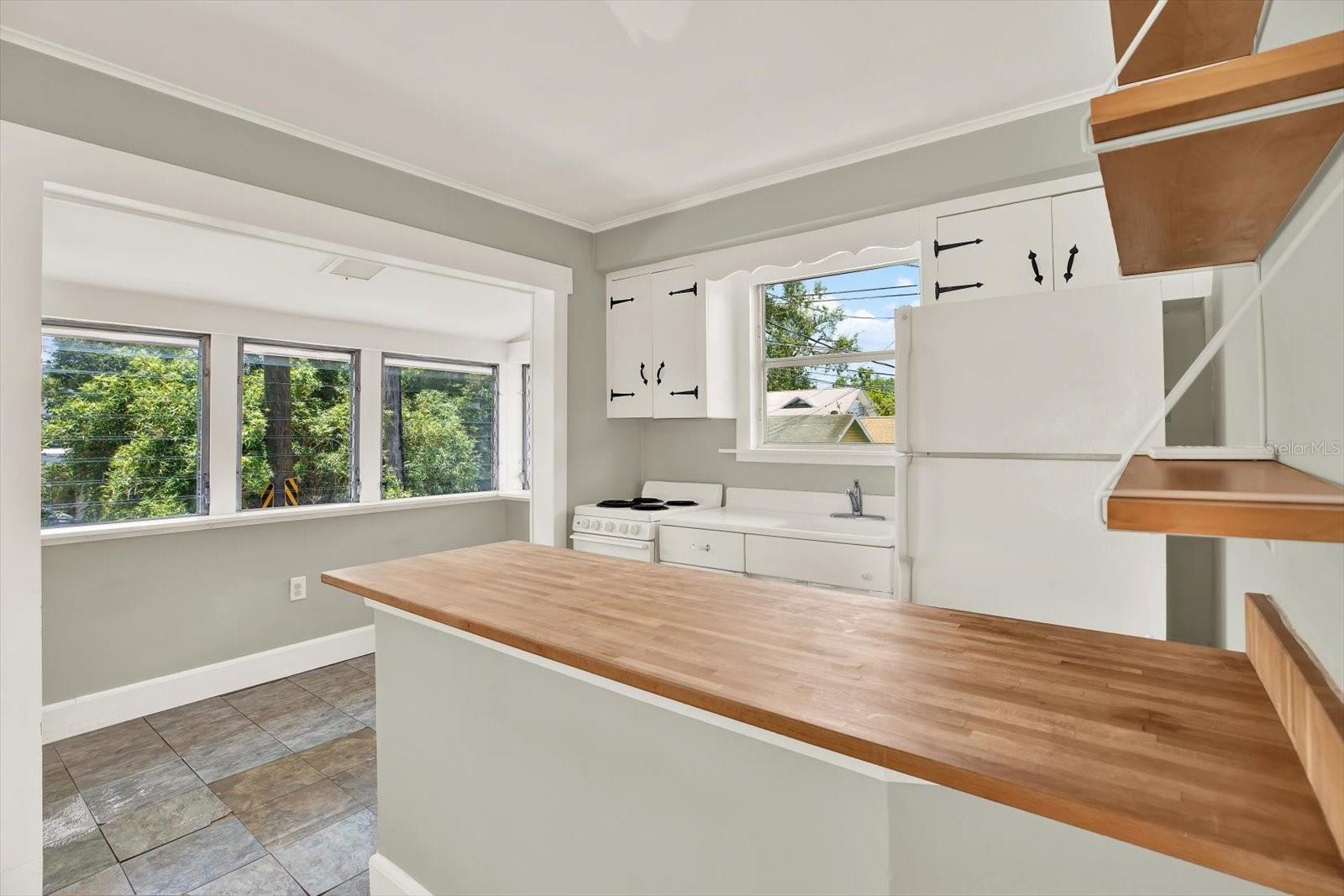 Listing photo id 35 for 258 14th Avenue Ne