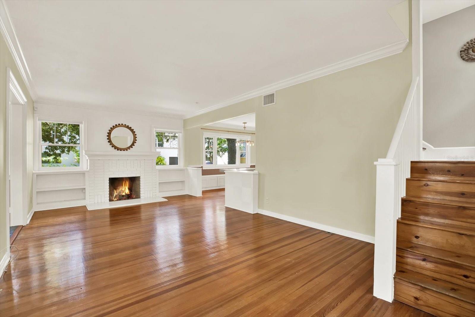 Listing photo id 2 for 258 14th Avenue Ne