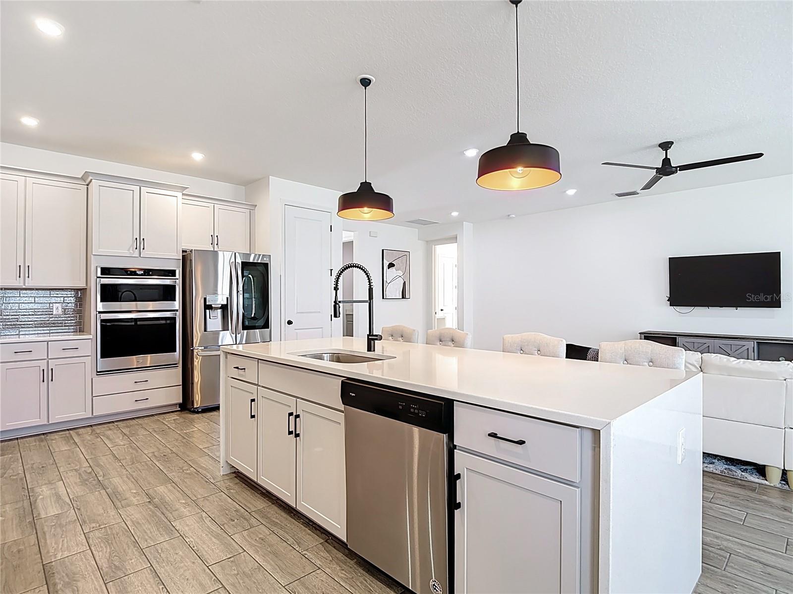 Listing photo id 10 for 34163 Radley Way