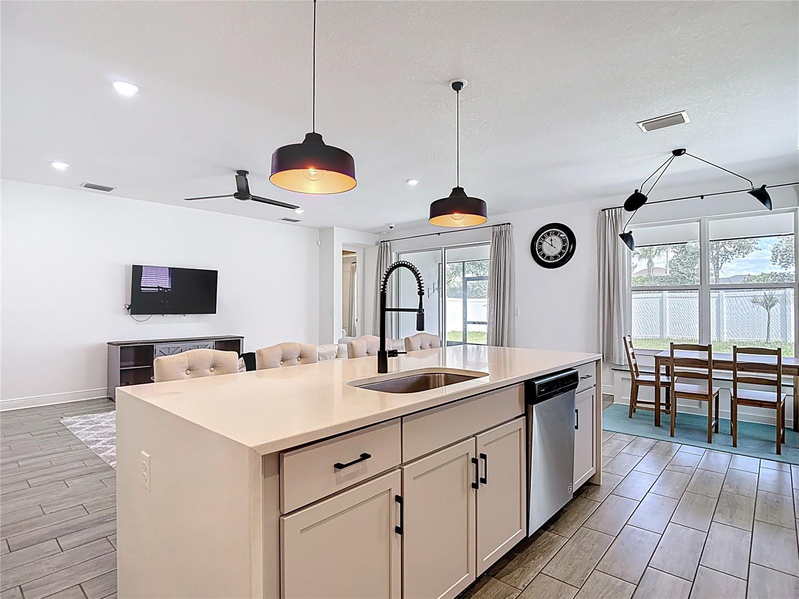Listing photo id 12 for 34163 Radley Way