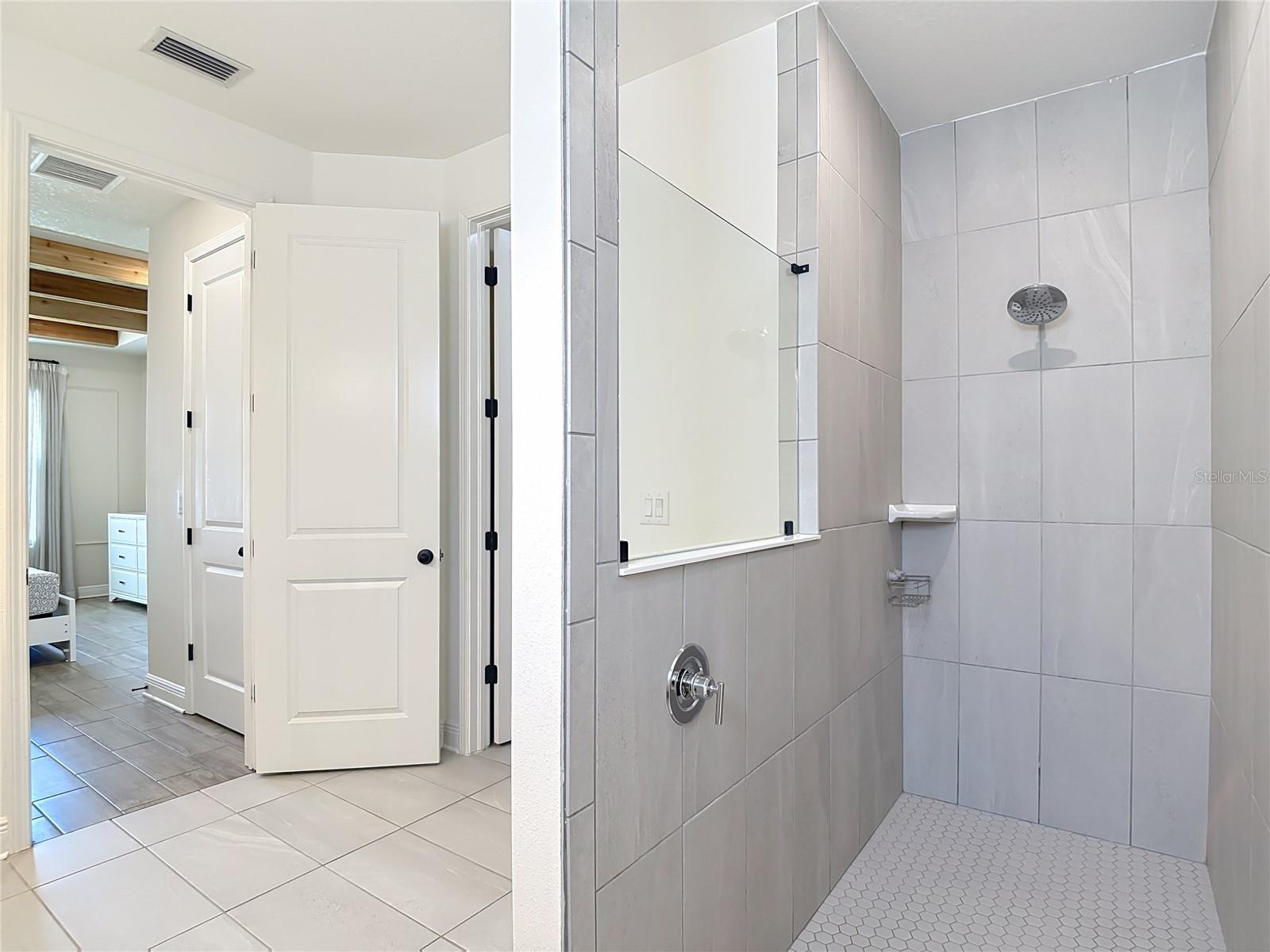 Listing photo id 18 for 34163 Radley Way