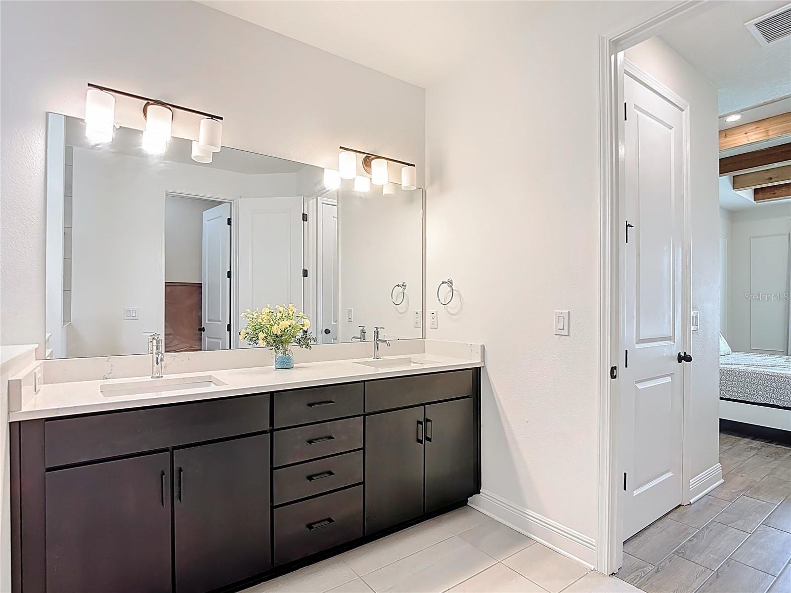 Listing photo id 19 for 34163 Radley Way