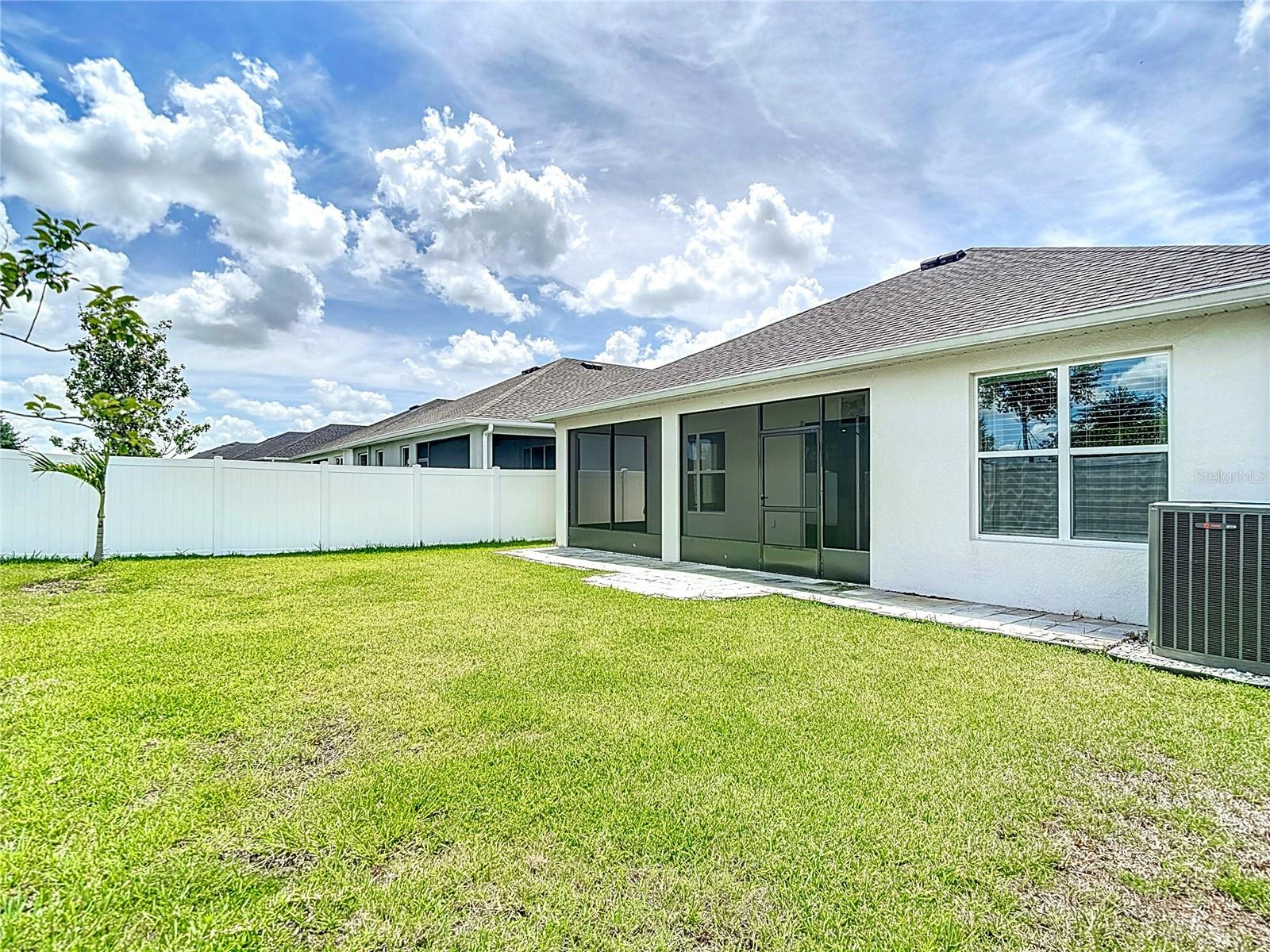 Listing photo id 26 for 34163 Radley Way