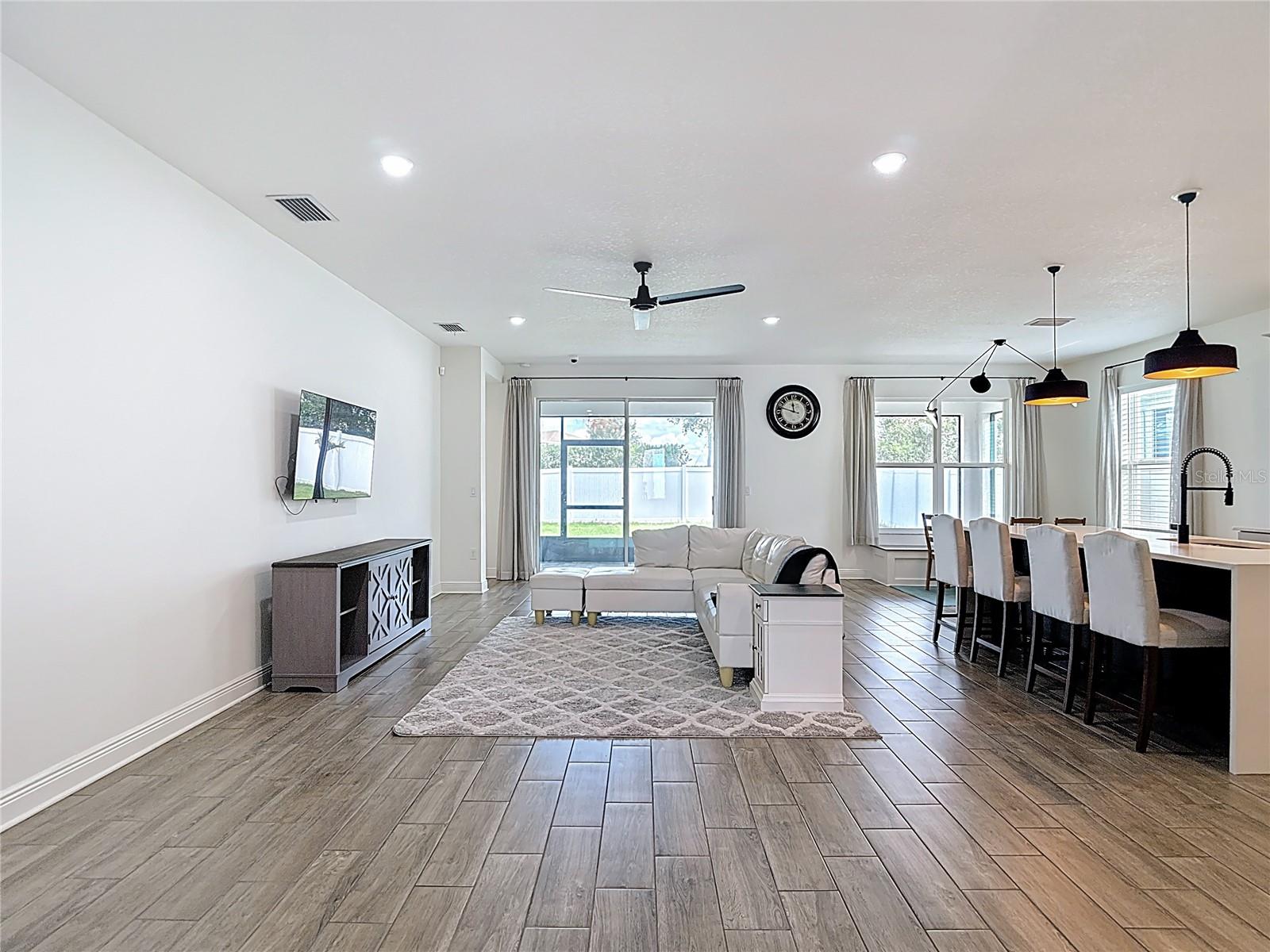 Listing photo id 5 for 34163 Radley Way
