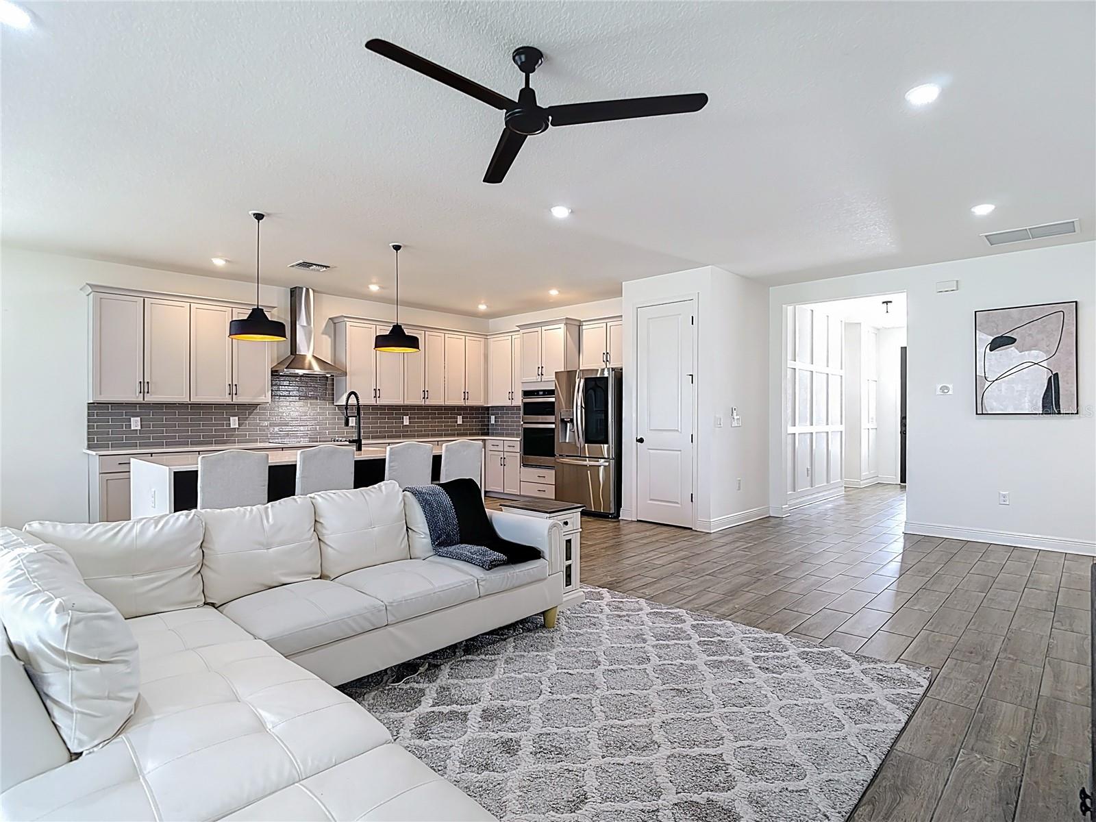 Listing photo id 7 for 34163 Radley Way