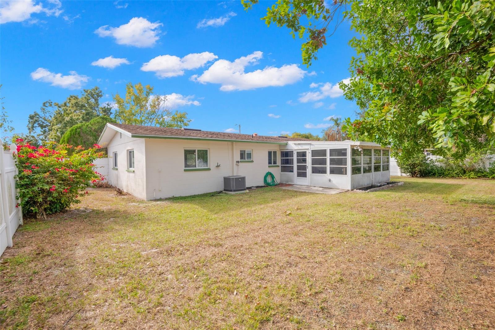 Image 21 of 27 For 5637 24th Terrace N