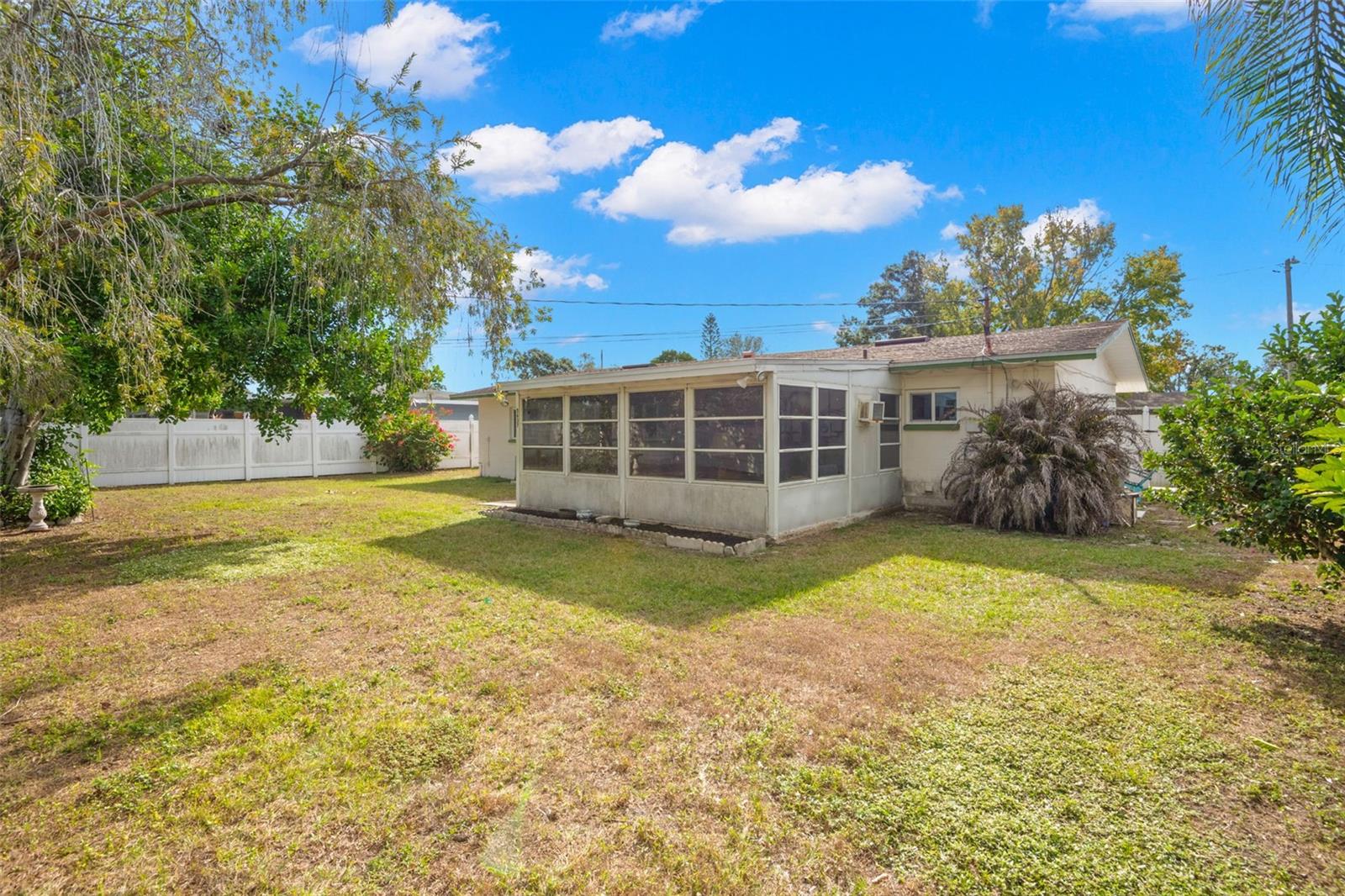 Image 22 of 27 For 5637 24th Terrace N