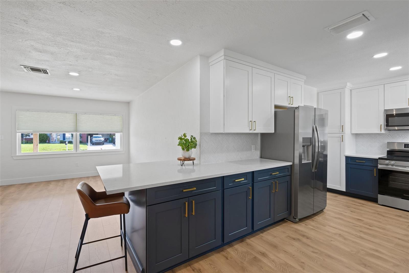 Image 11 of 40 For 1715 Thomas Drive