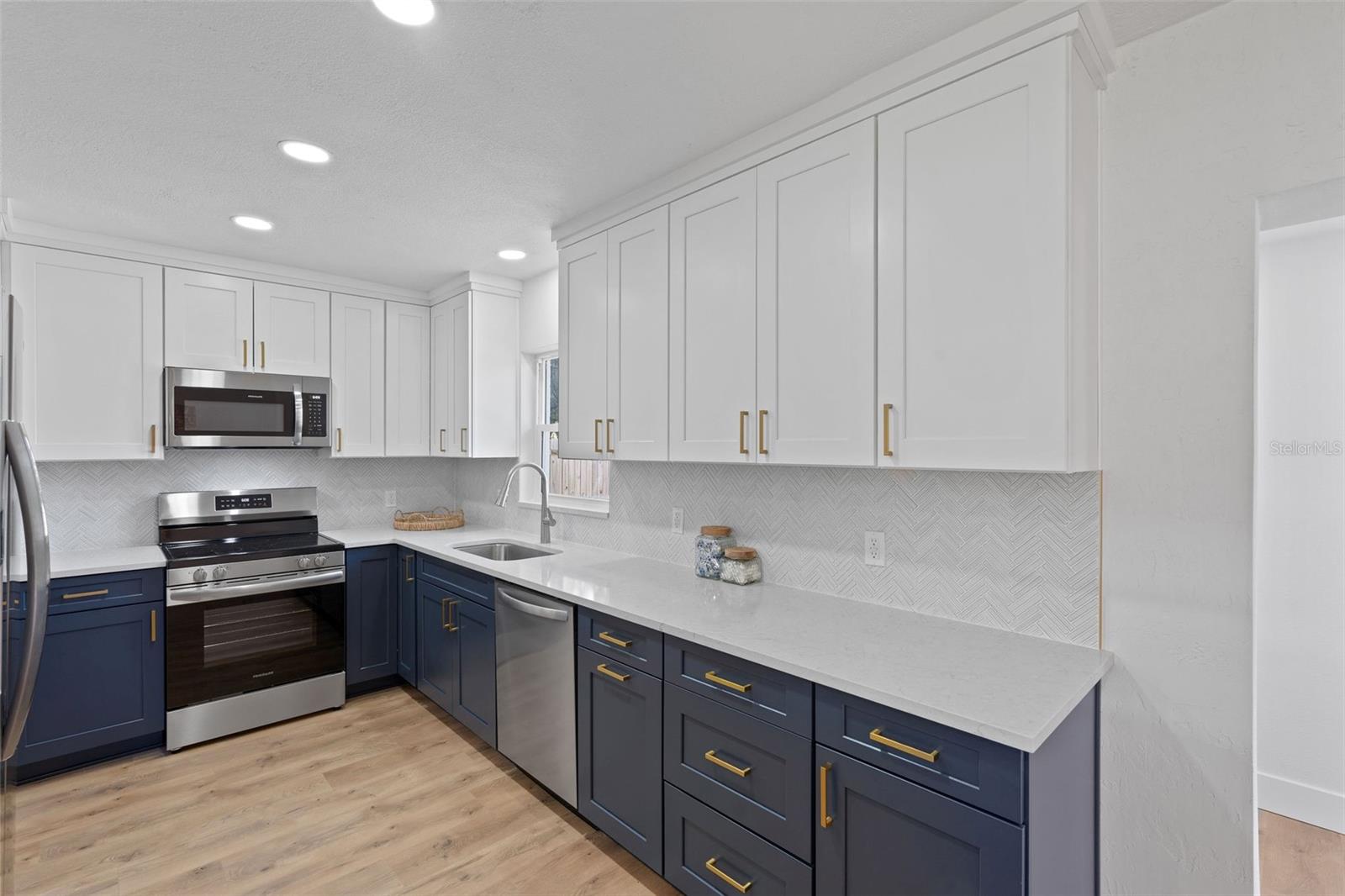 Image 12 of 40 For 1715 Thomas Drive