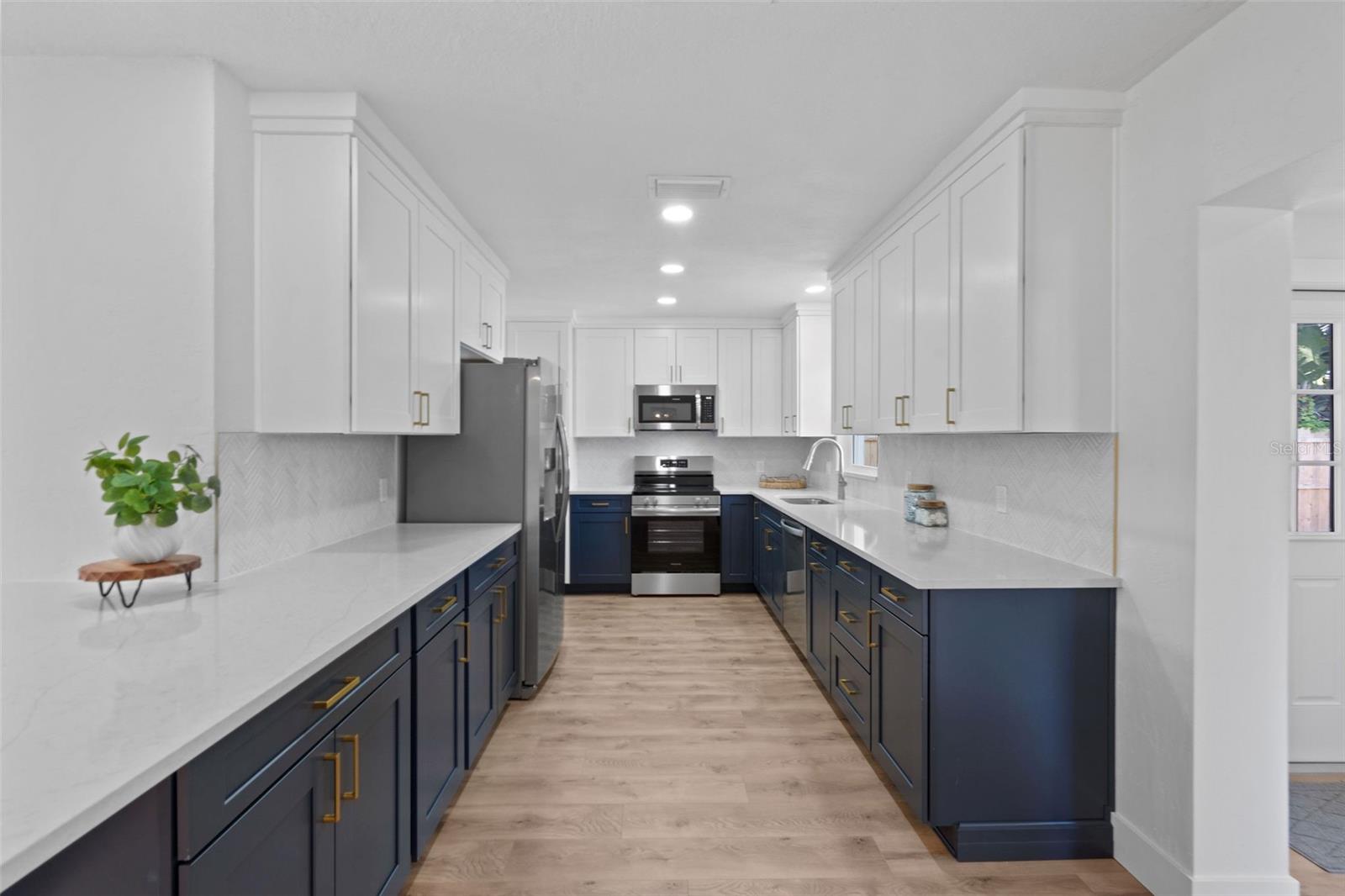 Image 13 of 40 For 1715 Thomas Drive