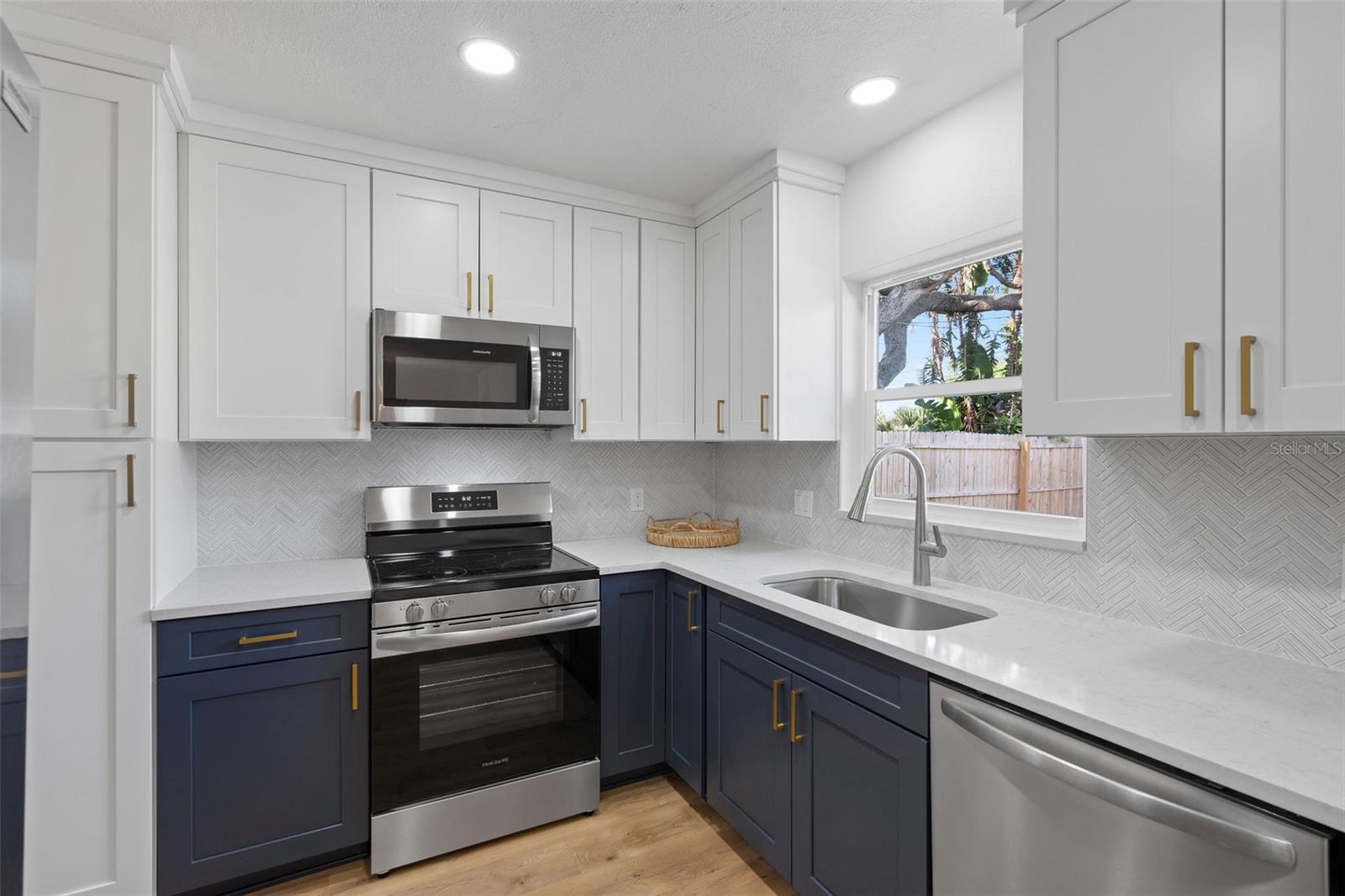 Image 14 of 40 For 1715 Thomas Drive