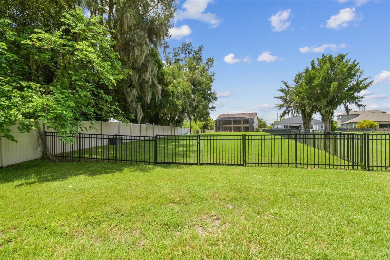 Image 95 of 100 For 2566 Lake Manor Drive