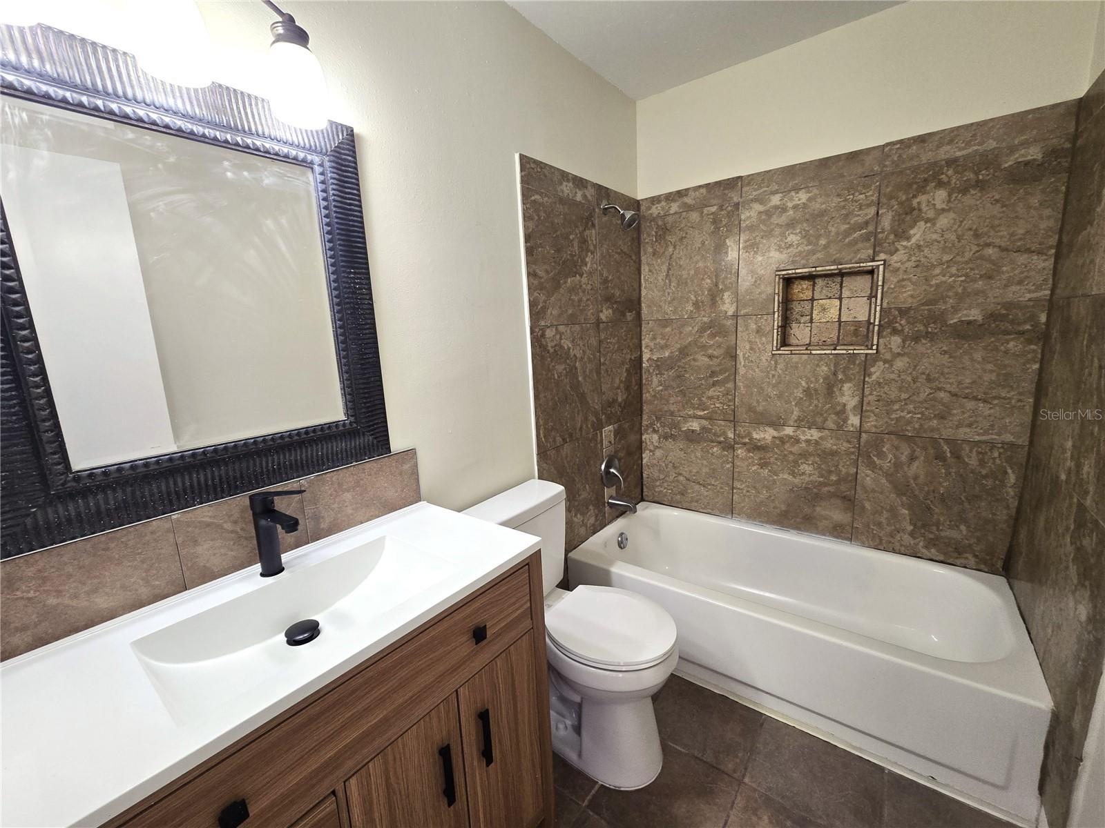 Image 22 of 23 For 2302 Maki Road 2