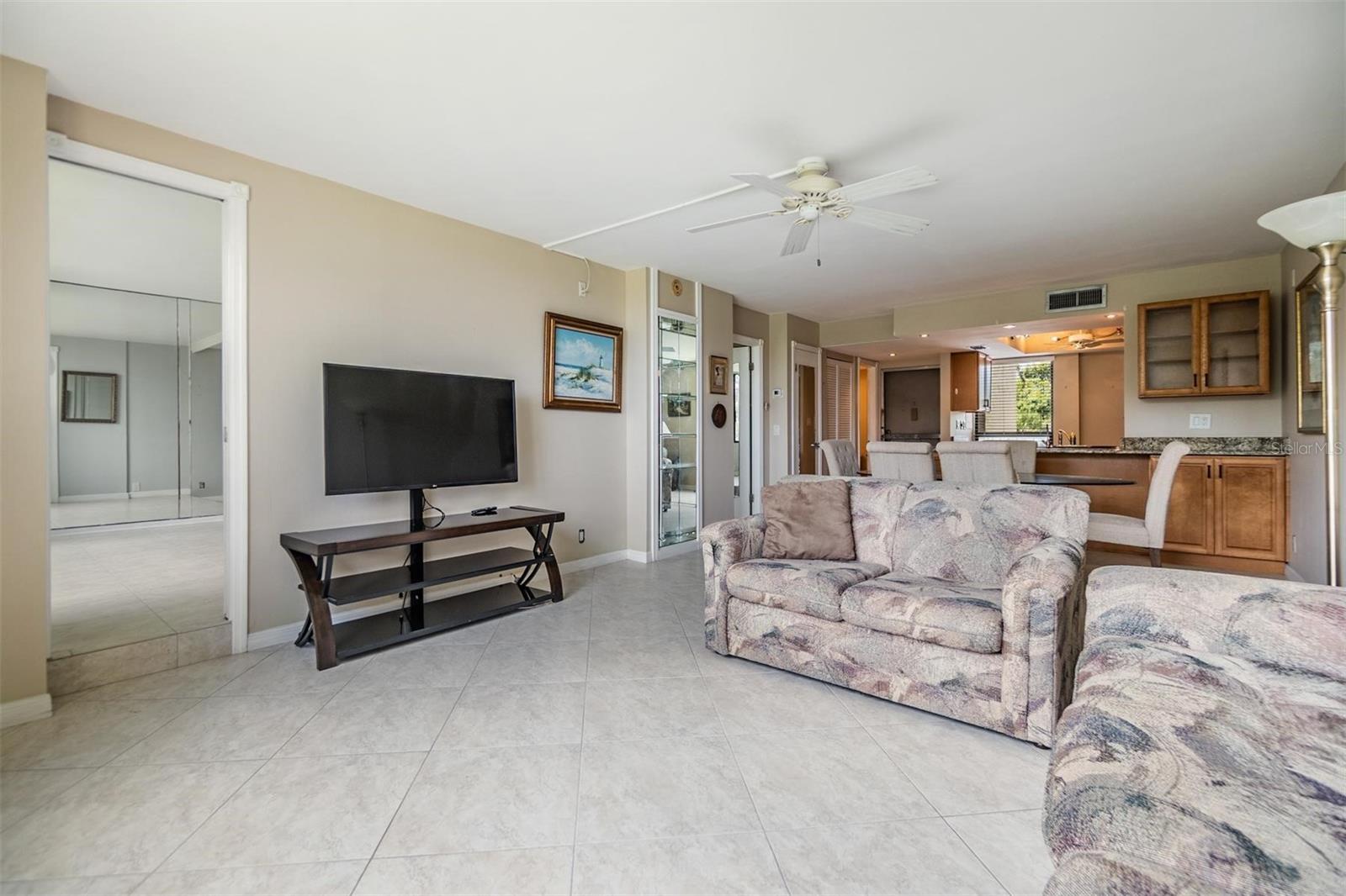 Image 11 of 49 For 2621 Cove Cay Drive 302