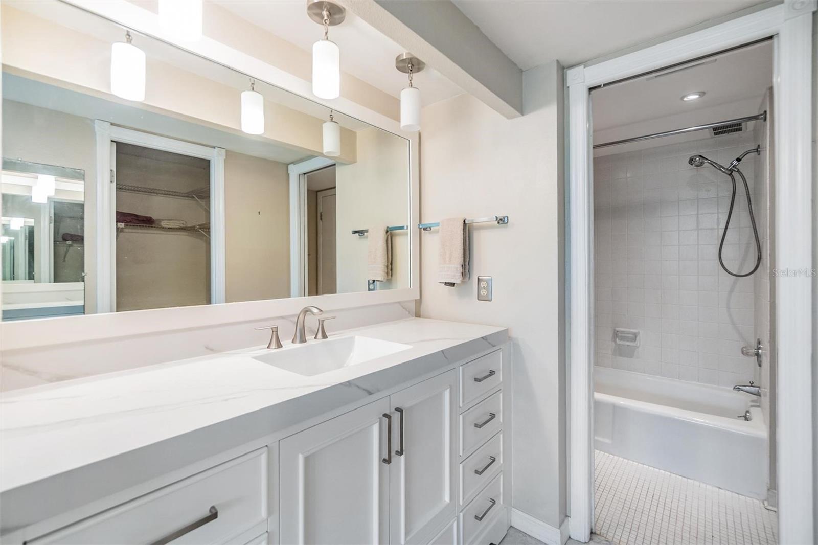 Image 20 of 49 For 2621 Cove Cay Drive 302
