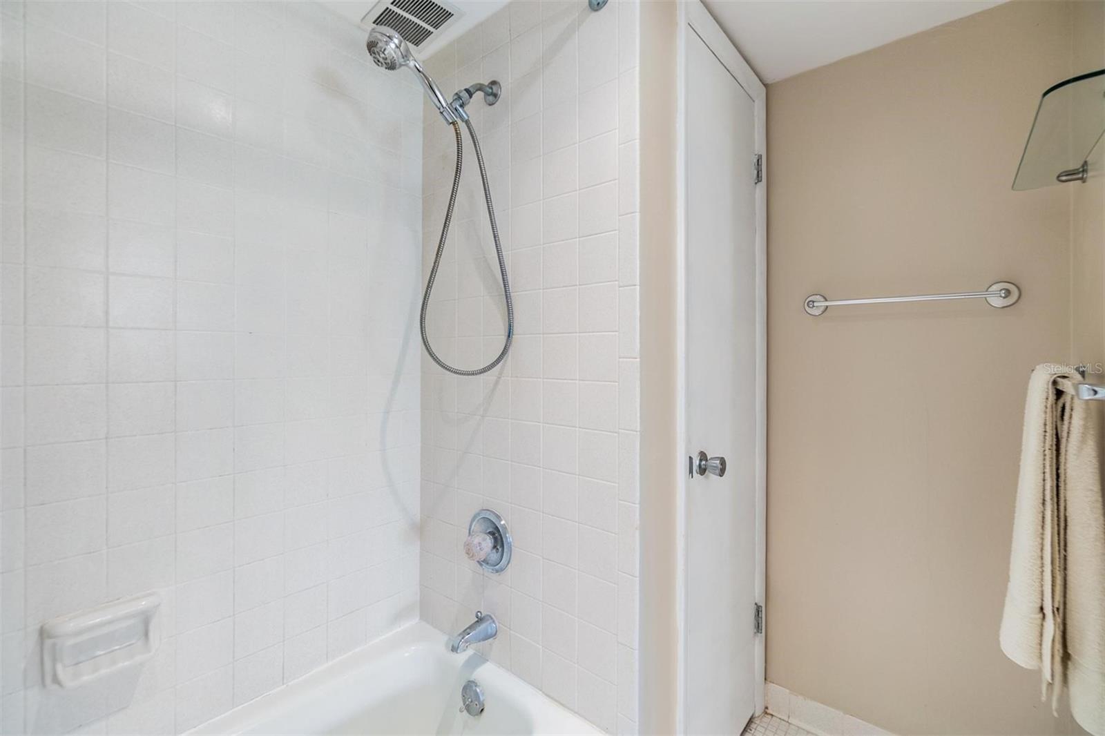 Image 21 of 49 For 2621 Cove Cay Drive 302