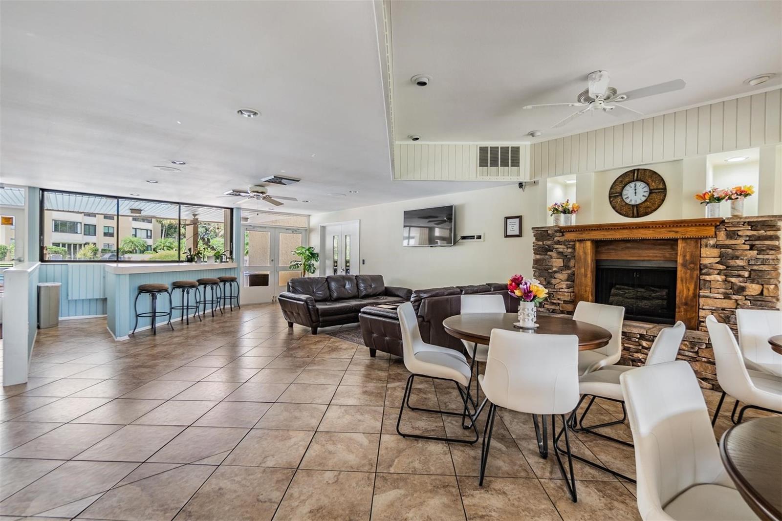 Image 44 of 49 For 2621 Cove Cay Drive 302