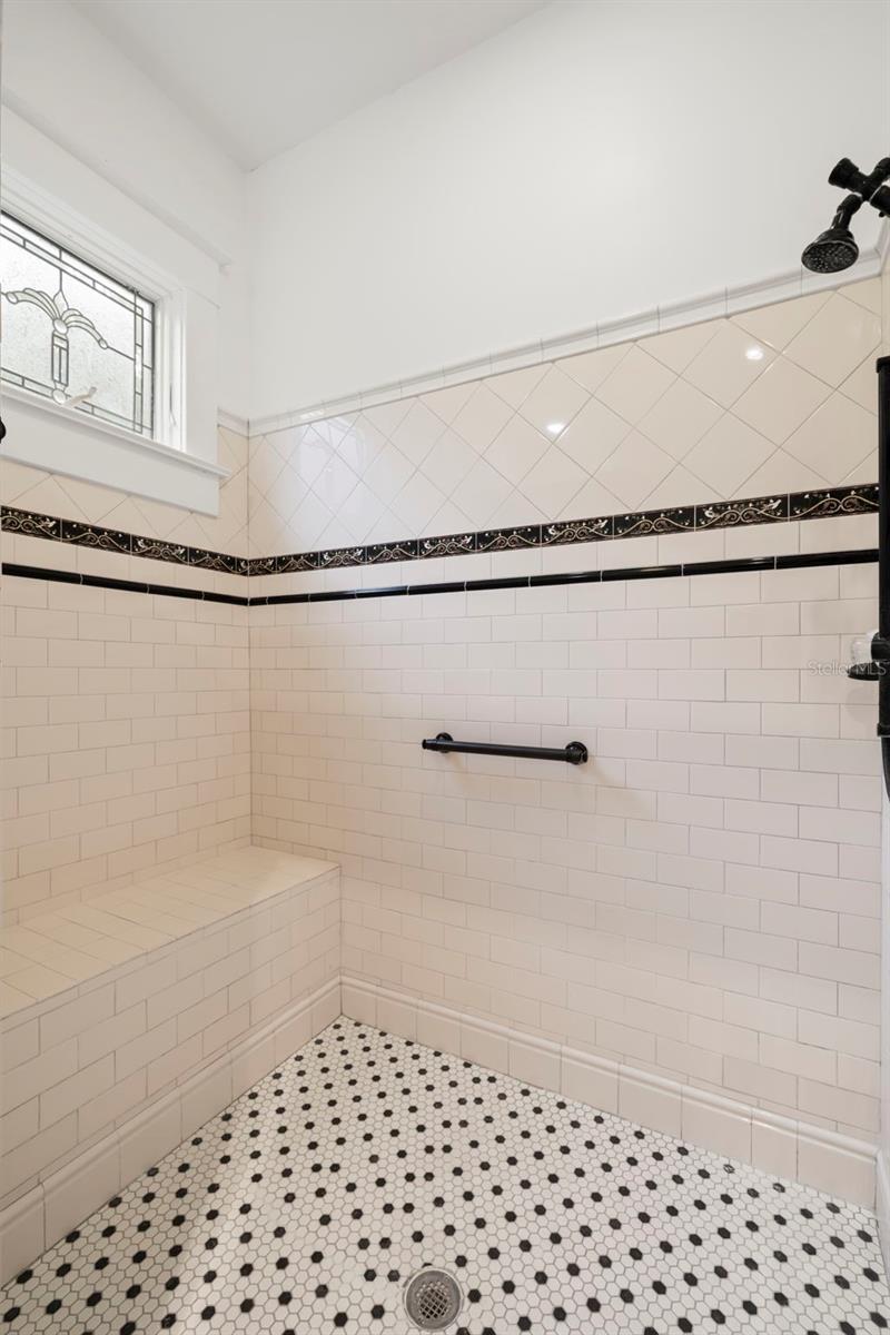 Image 21 of 42 For 1400 Cherry Street Ne