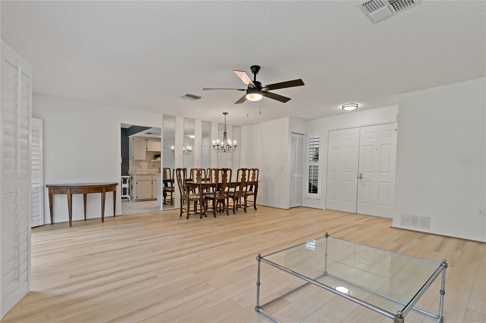Image 13 of 60 For 1401 Camelot Court