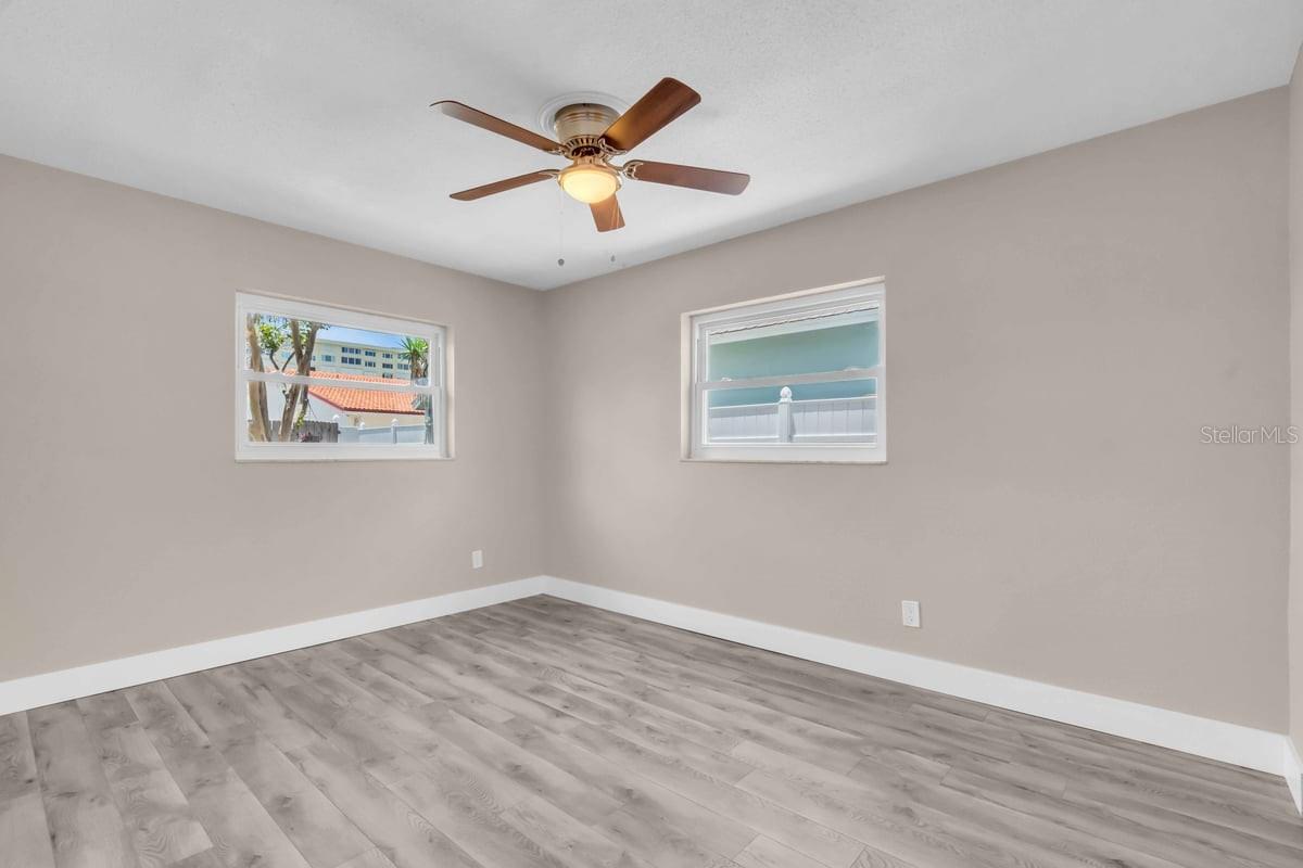 Image 17 of 27 For 11490 48th Avenue N