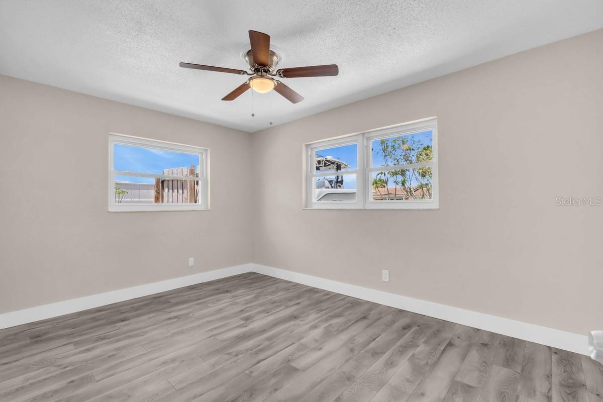 Image 20 of 27 For 11490 48th Avenue N
