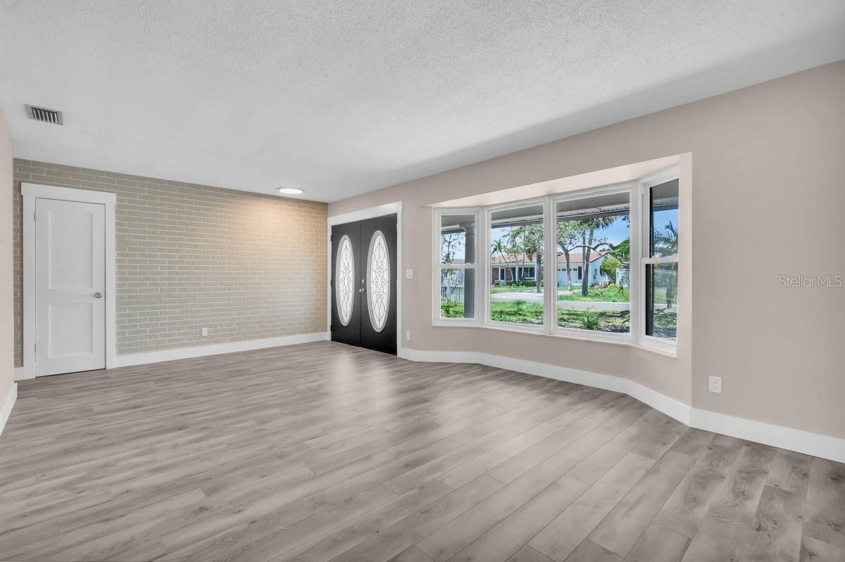 Image 3 of 27 For 11490 48th Avenue N