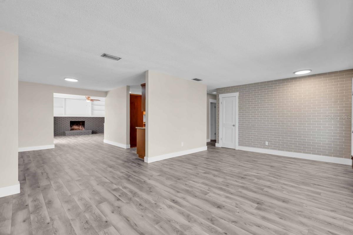 Image 4 of 27 For 11490 48th Avenue N
