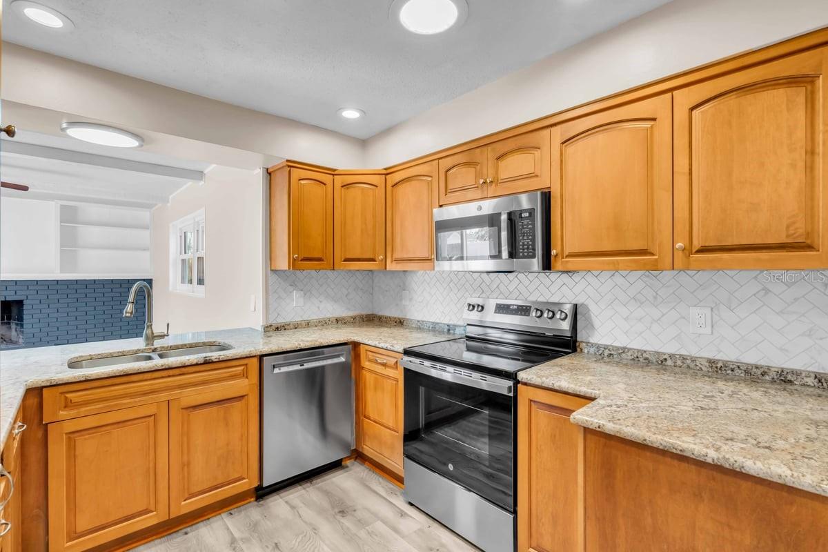 Image 6 of 27 For 11490 48th Avenue N