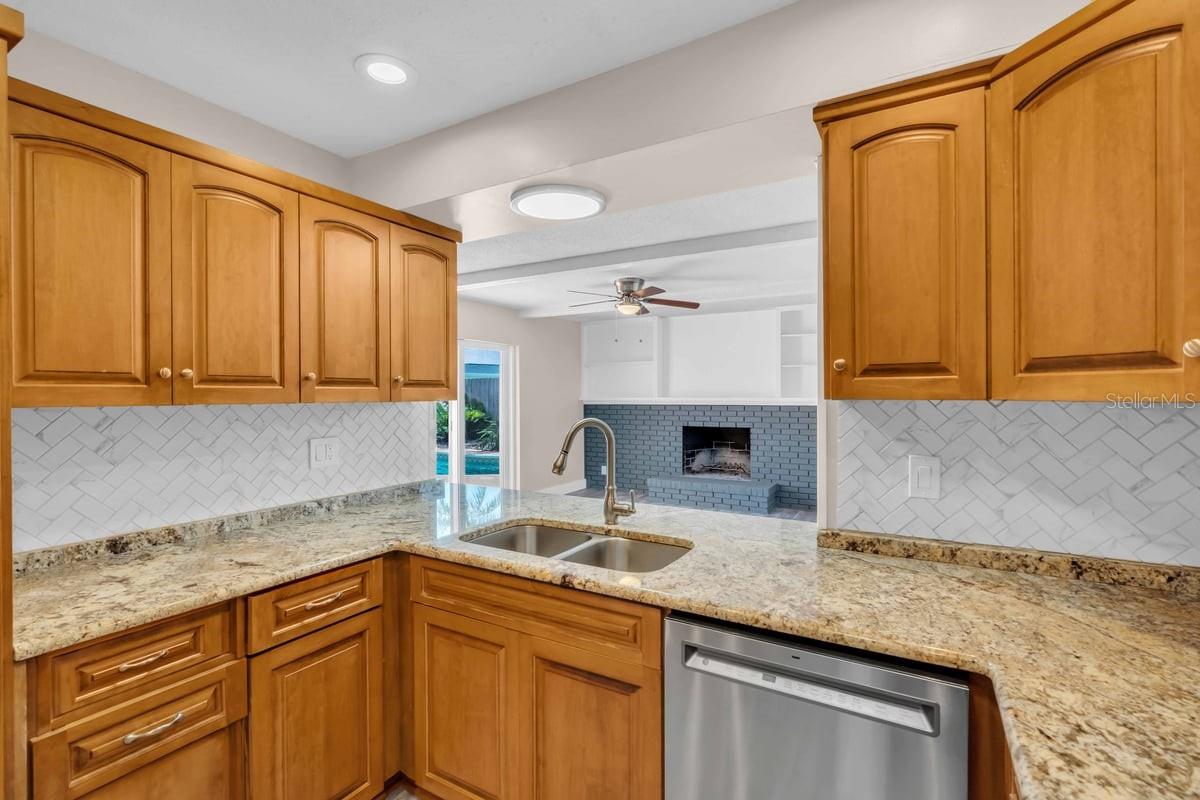 Image 7 of 27 For 11490 48th Avenue N