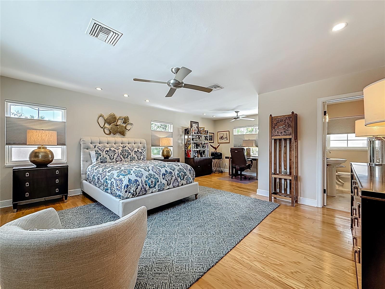 Image 22 of 42 For 301 23rd Avenue Ne