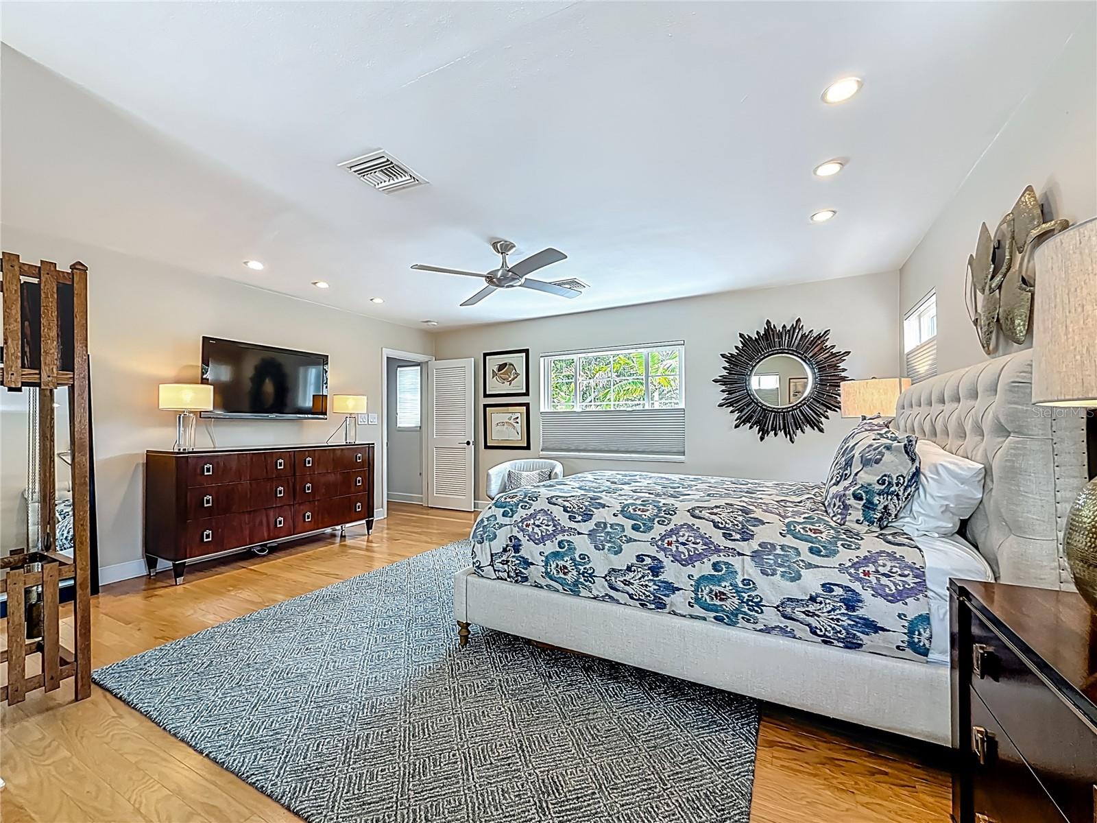 Image 23 of 42 For 301 23rd Avenue Ne