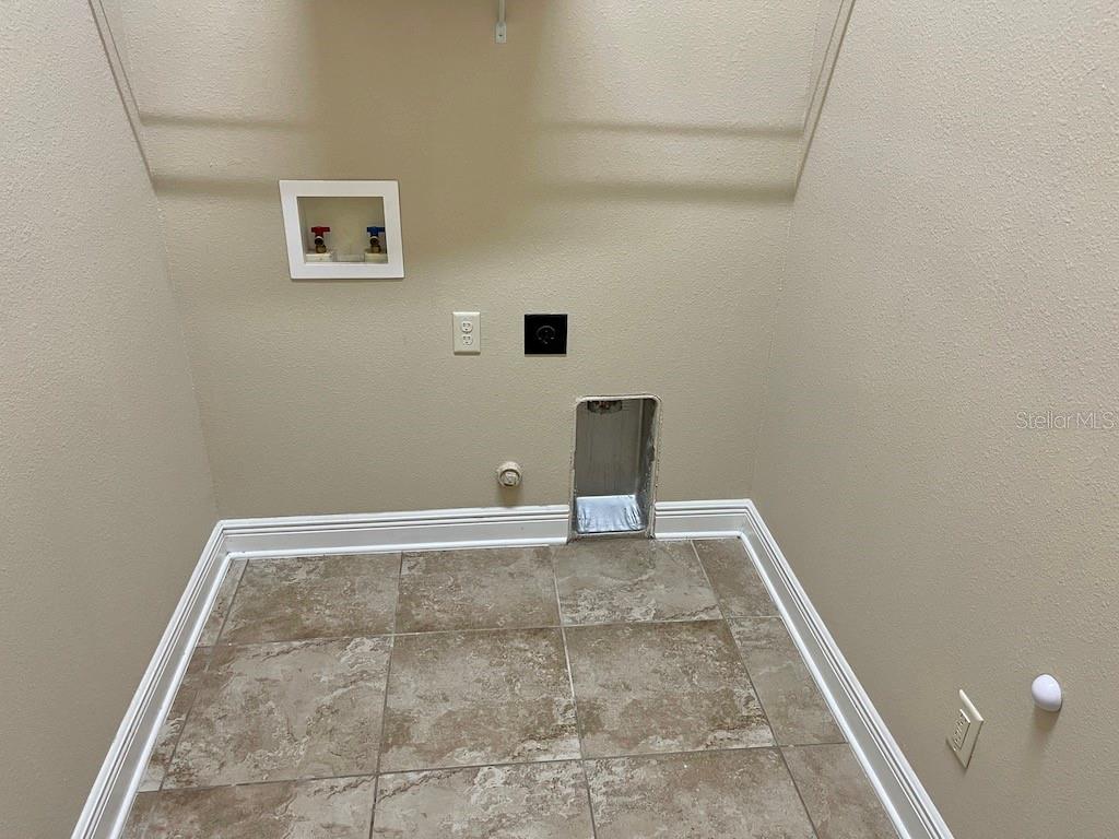 Image 41 of 51 For 15604 Hampton Village Drive
