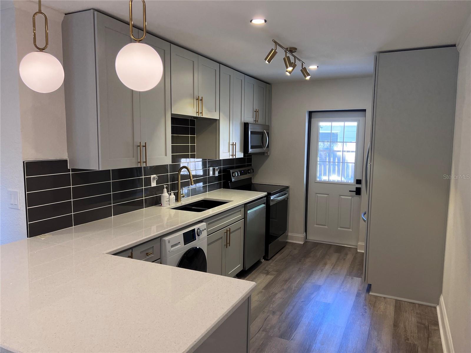 Image 3 of 38 For 777 12th Avenue N