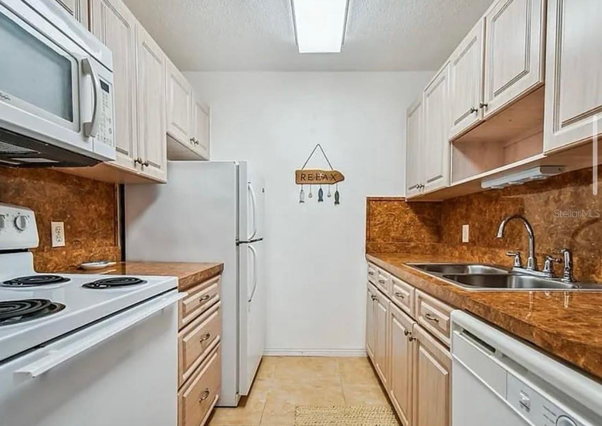 Image 4 of 10 For 8425 112th Street 203