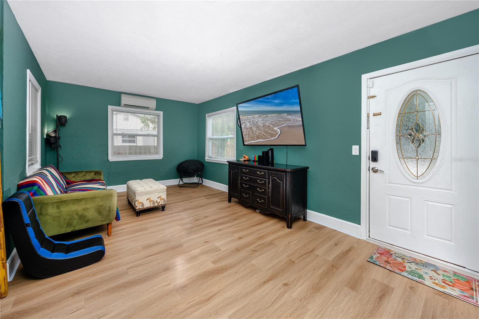 Image 11 of 84 For 6619 Livingston Avenue N