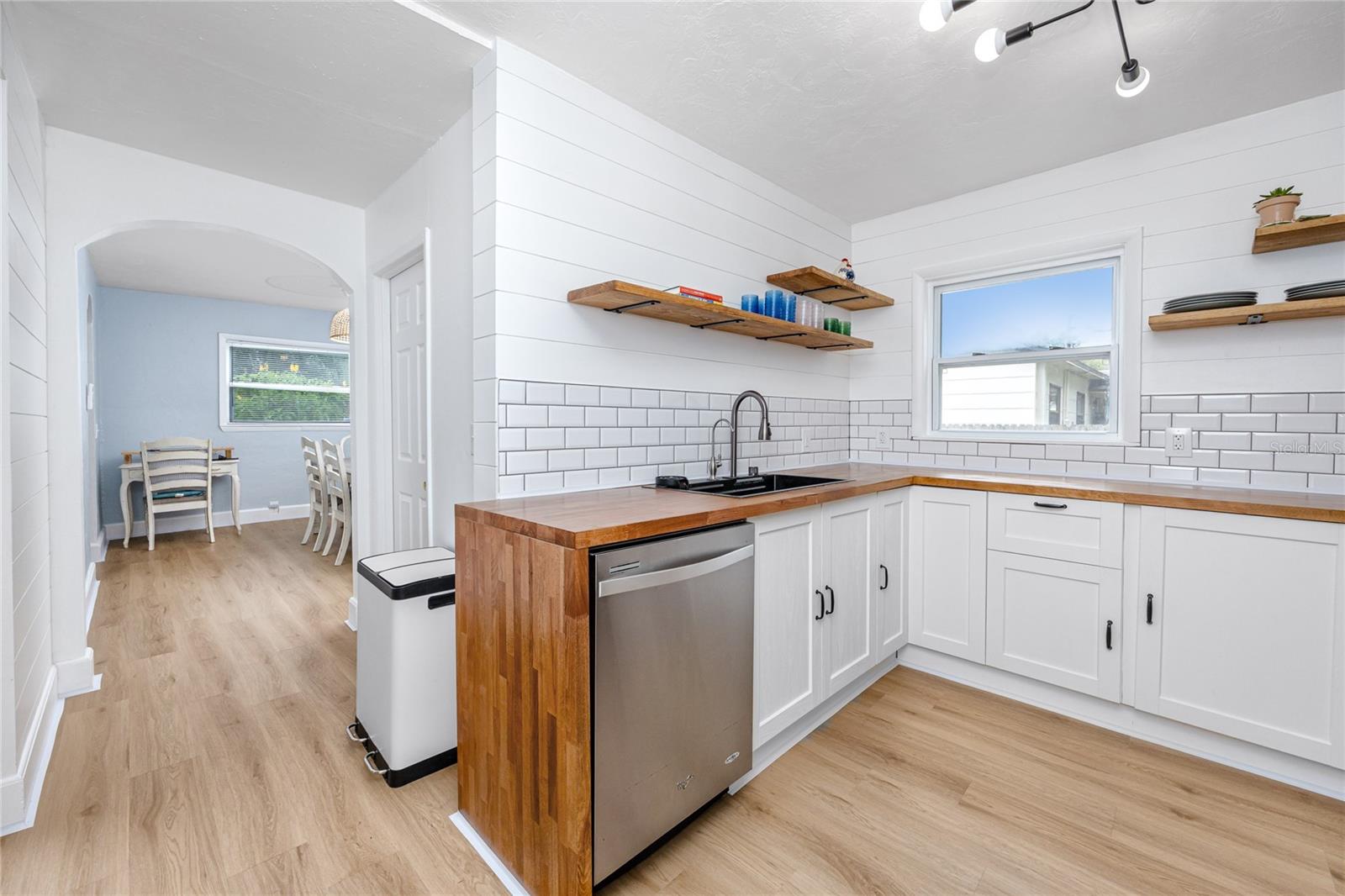 Image 18 of 84 For 6619 Livingston Avenue N